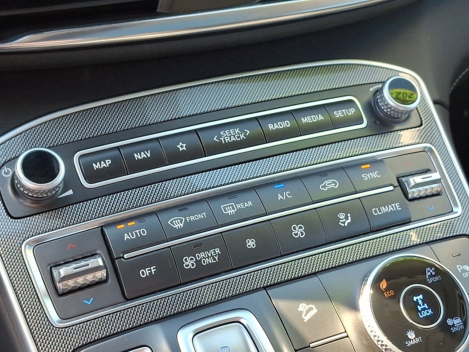 Certified 2023 Hyundai Santa Fe SEL Premium AWD/4WD image 17