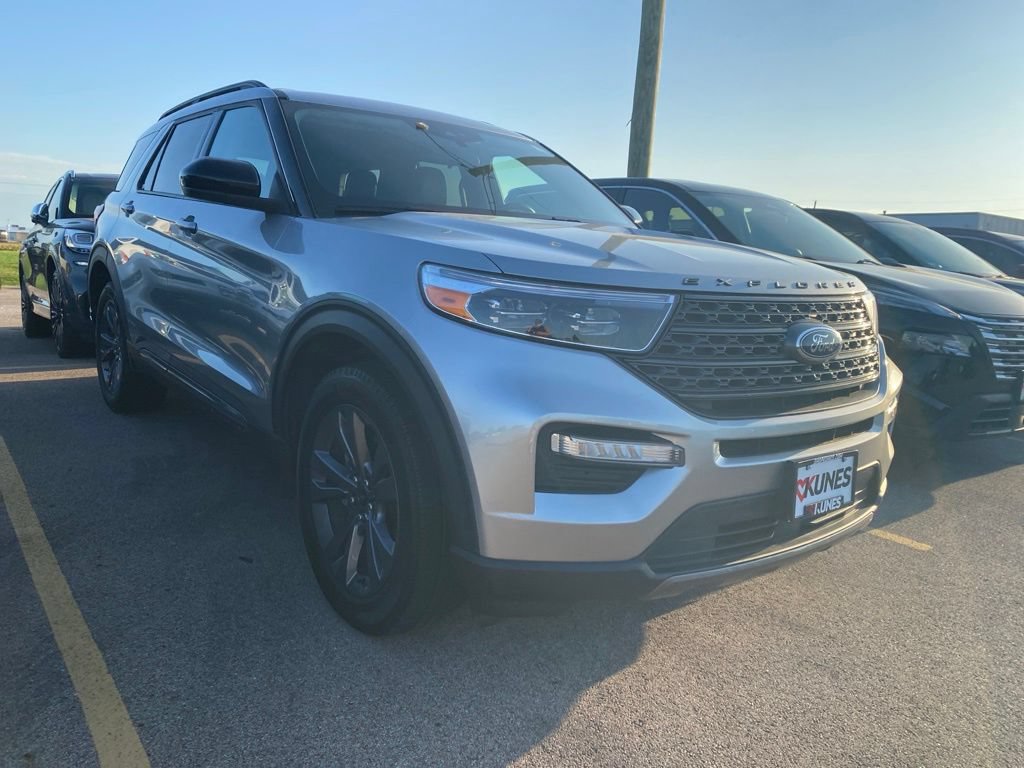 Certified 2023 Ford Explorer XLT w/ Equipment Group 202A AWD/4WD image 4