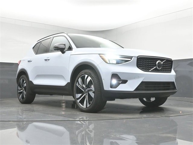 Used 2024 Volvo XC40 B5 Ultimate w/ Protection Package Premier image 41