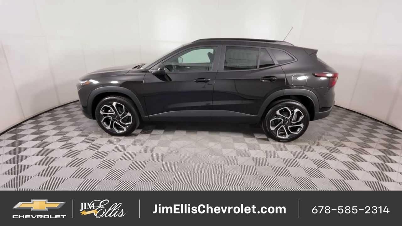 Certified 2025 Chevrolet Trax RS w/ Sunroof Package FWD image 5