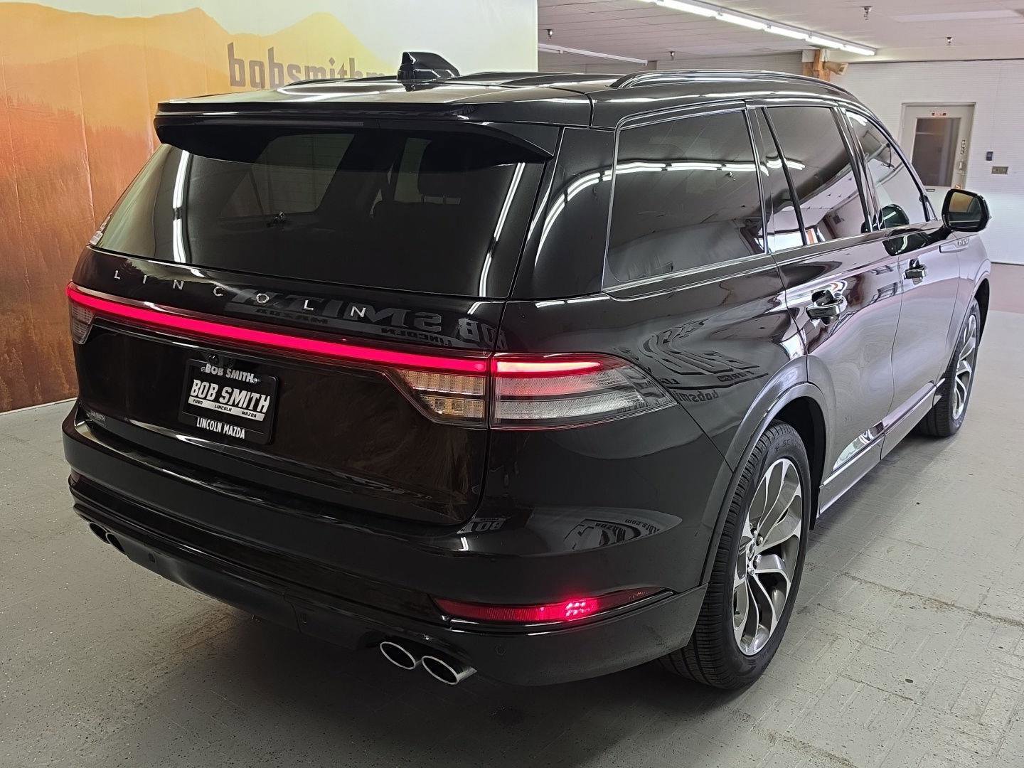 Used 2025 Lincoln Aviator AWD w/ Jet Appearance Package image 20