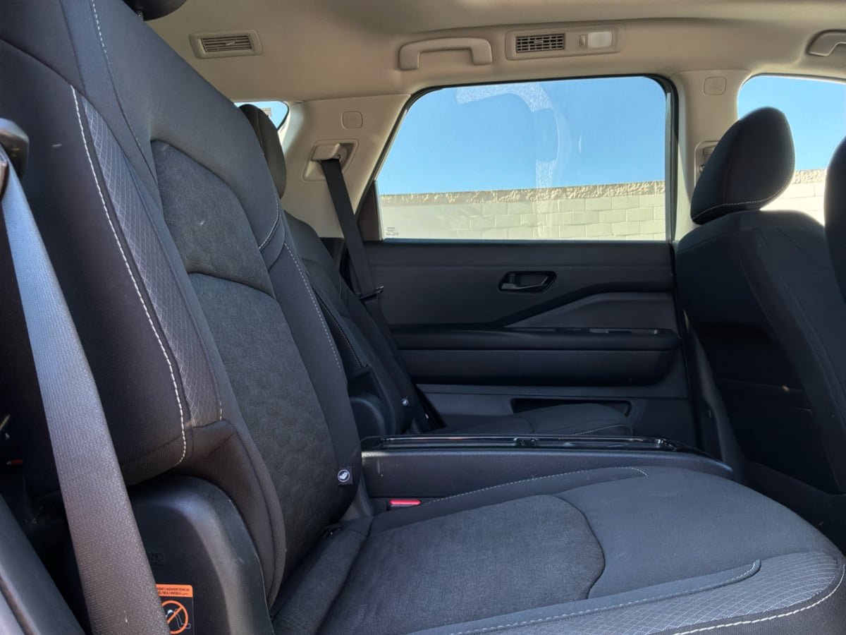 Used 2024 Nissan Pathfinder SV w/ SV Premium Package FWD image 19