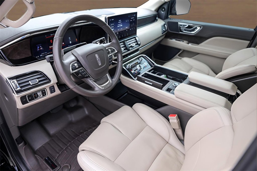 Used 2024 Lincoln Navigator Reserve image 9