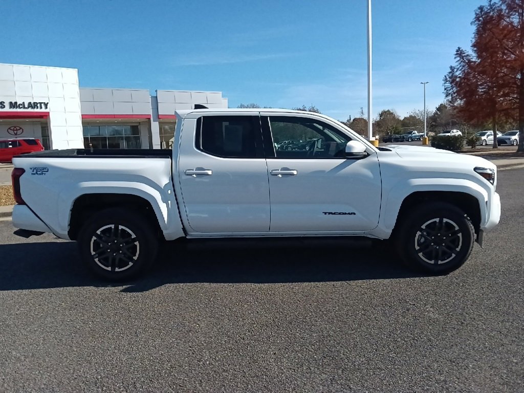 Used 2025 Toyota Tacoma TRD Sport image 2