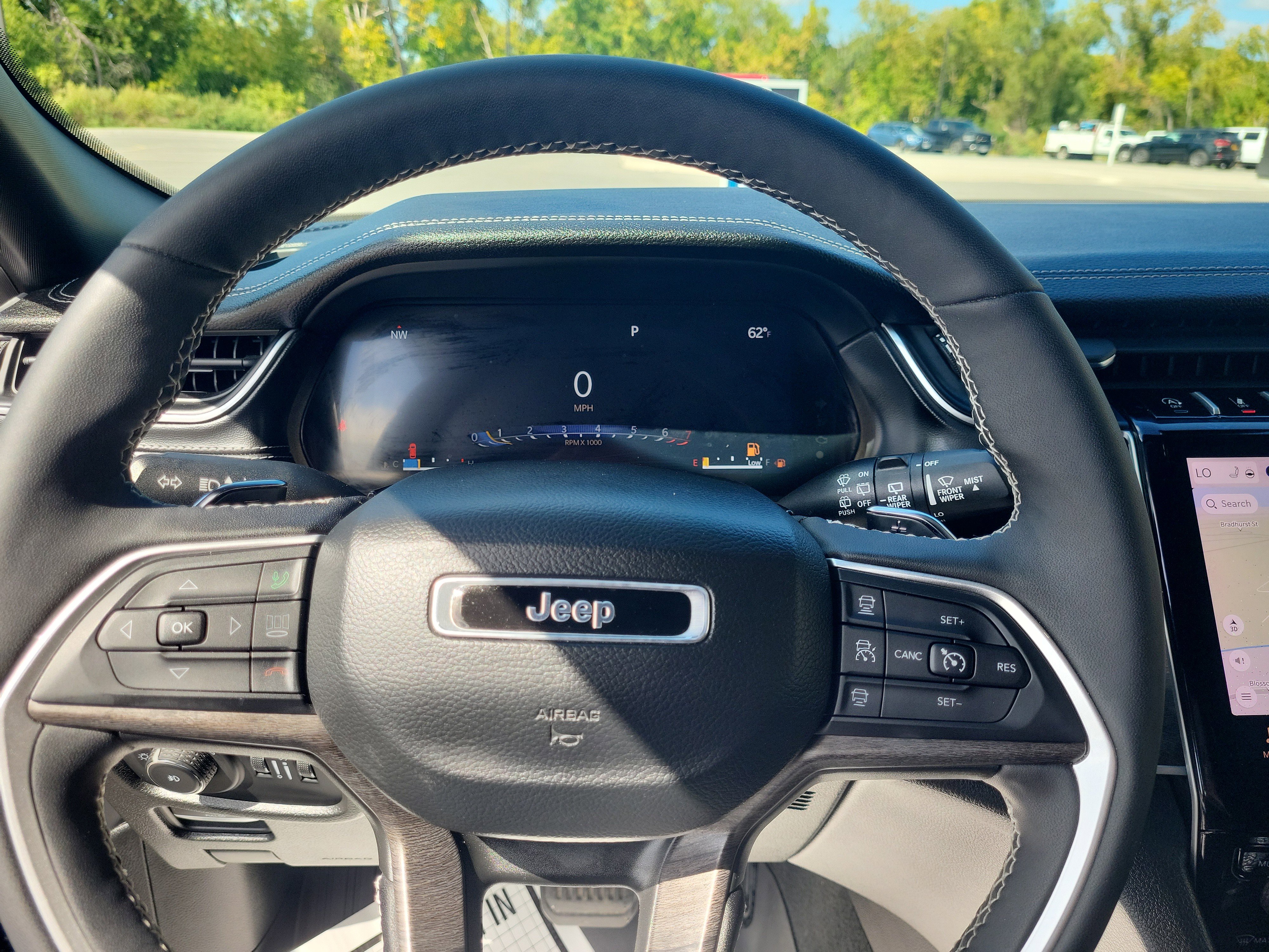 Used 2024 Jeep Grand Cherokee L Limited w/ Black Appearance Package image 4