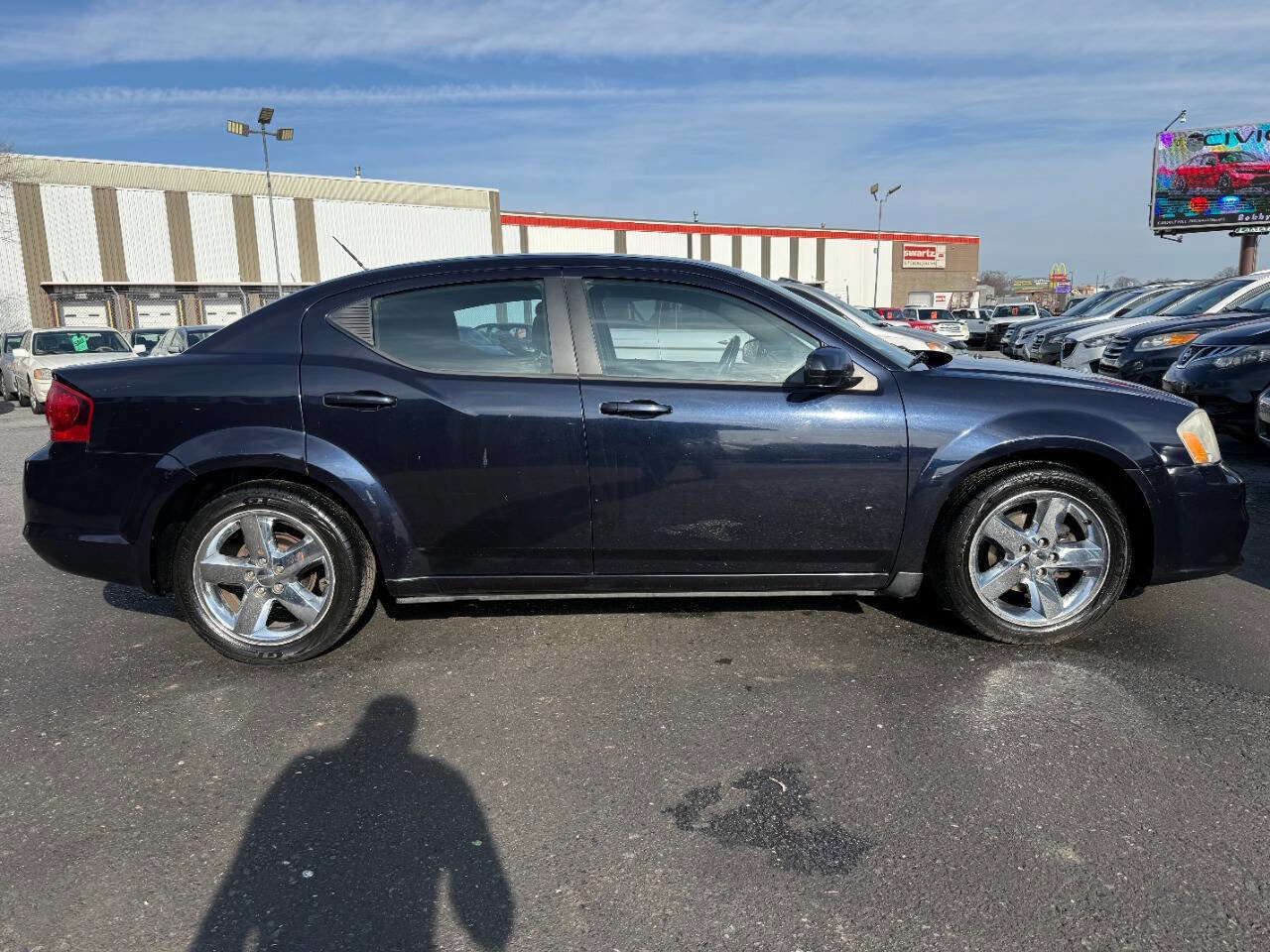Used 2012 Dodge Avenger SXT FWD image 4