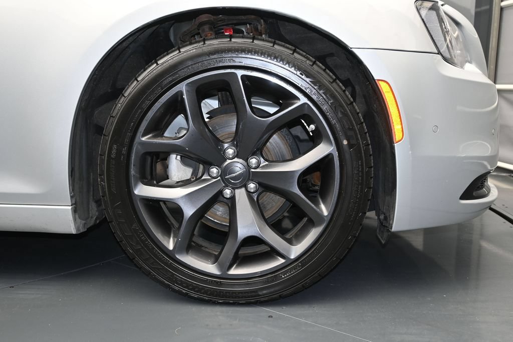 Used 2023 Chrysler 300 Touring w/ Safetytec Plus Group RWD image 16
