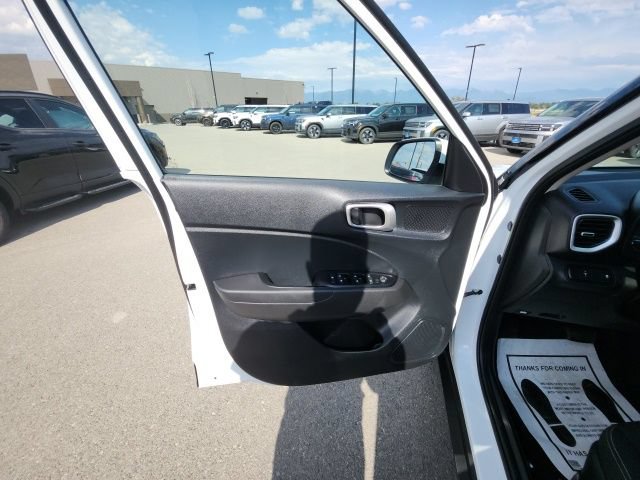Used 2023 Hyundai Venue SEL FWD image 19