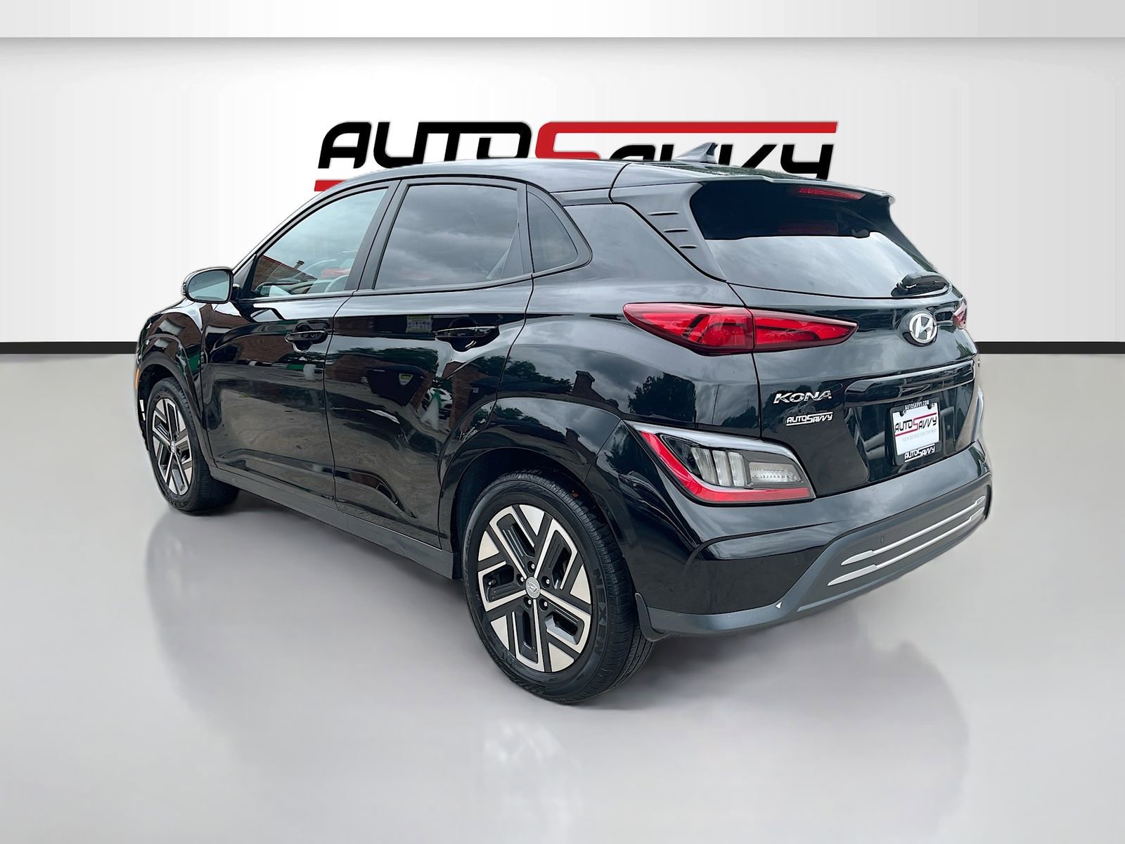 Used 2023 Hyundai Kona Limited w/ Cargo Package FWD image 5