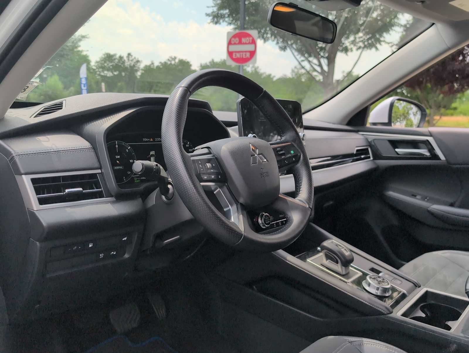 Used 2024 Mitsubishi Outlander SE AWD/4WD image 10