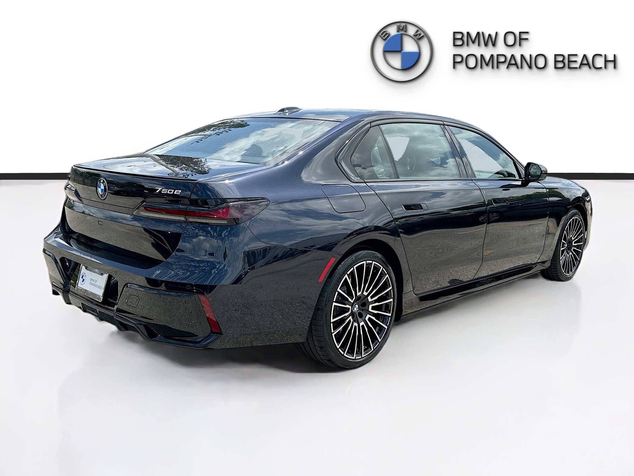 New 2025 BMW 750e xDrive w/ Luxury Rear Seating Package image 7