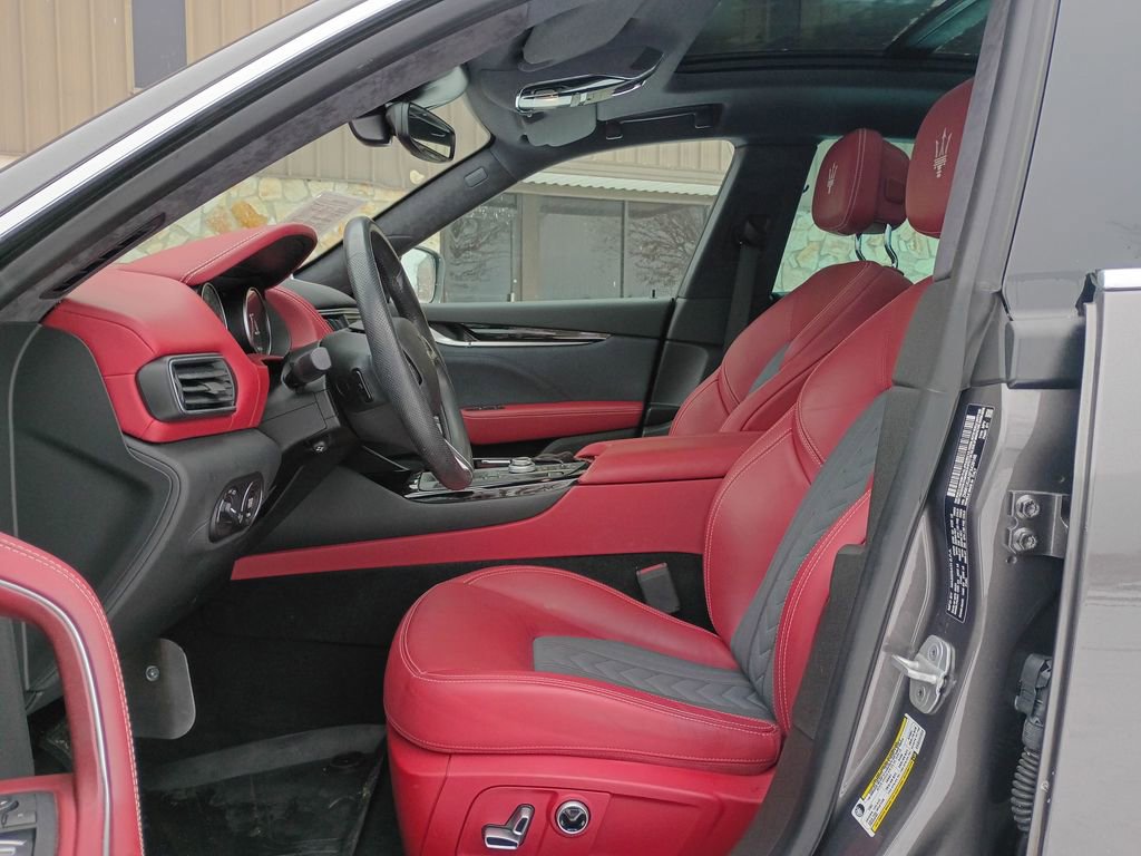 Used 2023 Maserati Levante GT AWD/4WD image 9