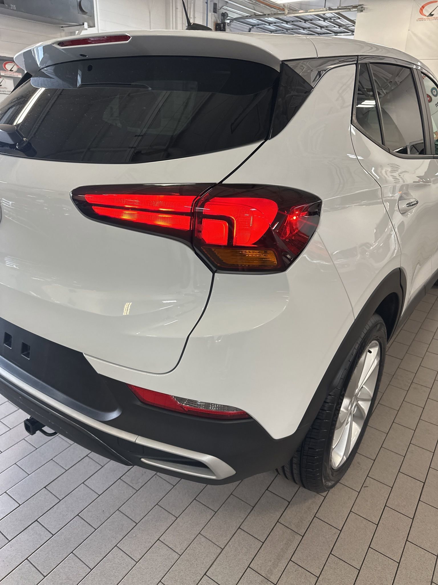 Used 2021 Buick Encore GX Preferred image 23