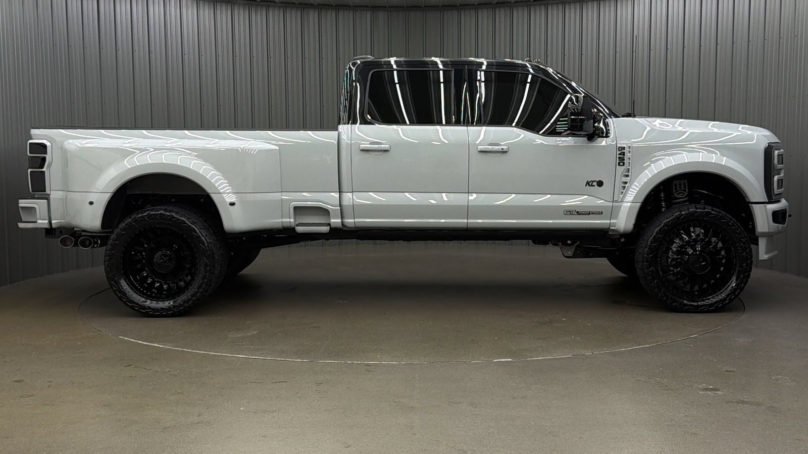 Used 2026 Ford F450 Platinum w/ FX4 Off-Road Package AWD/4WD image 6