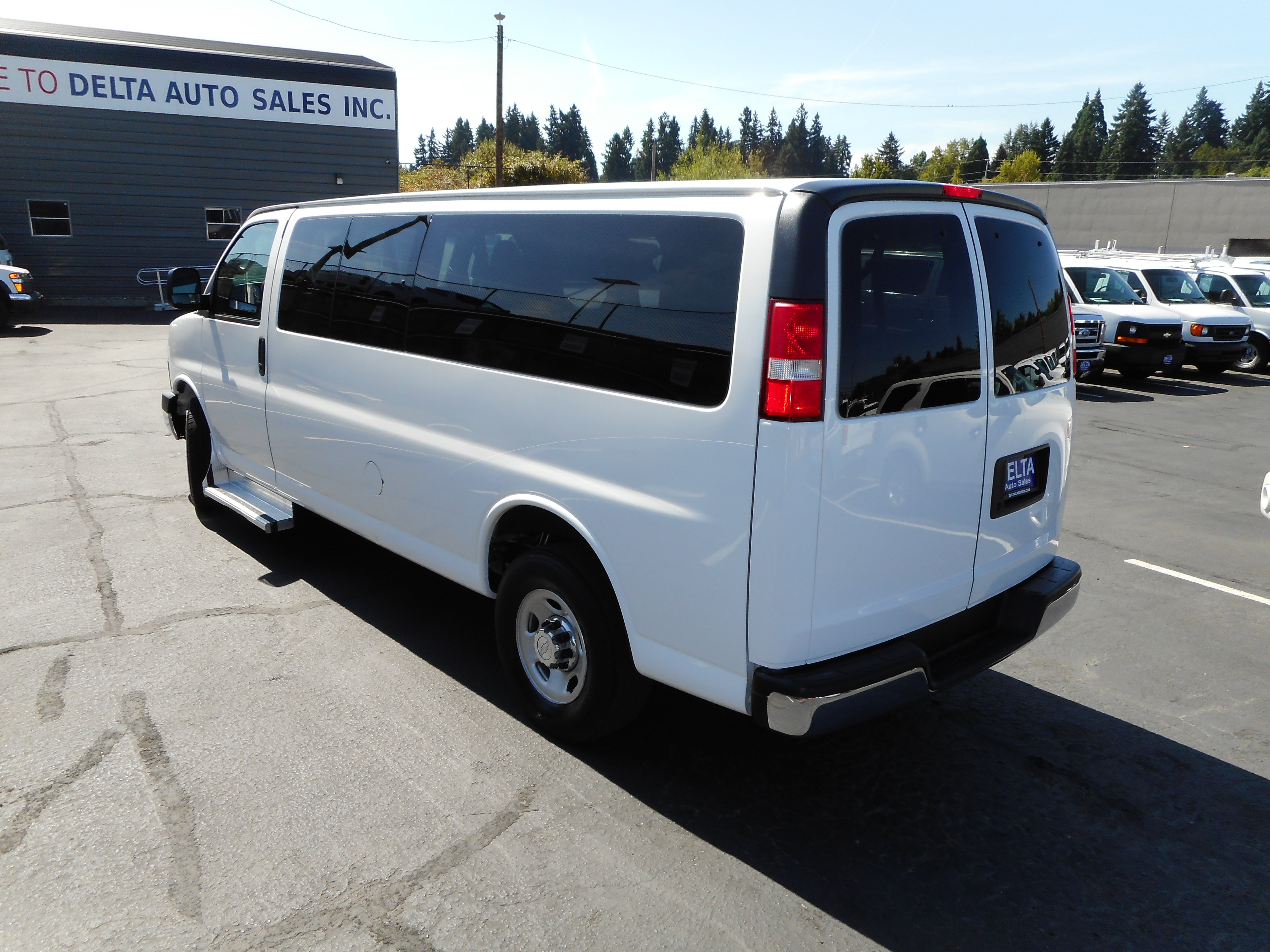 Used 2016 Chevrolet Express 3500 LT w/ LT Preferred Equipment Group RWD image 10