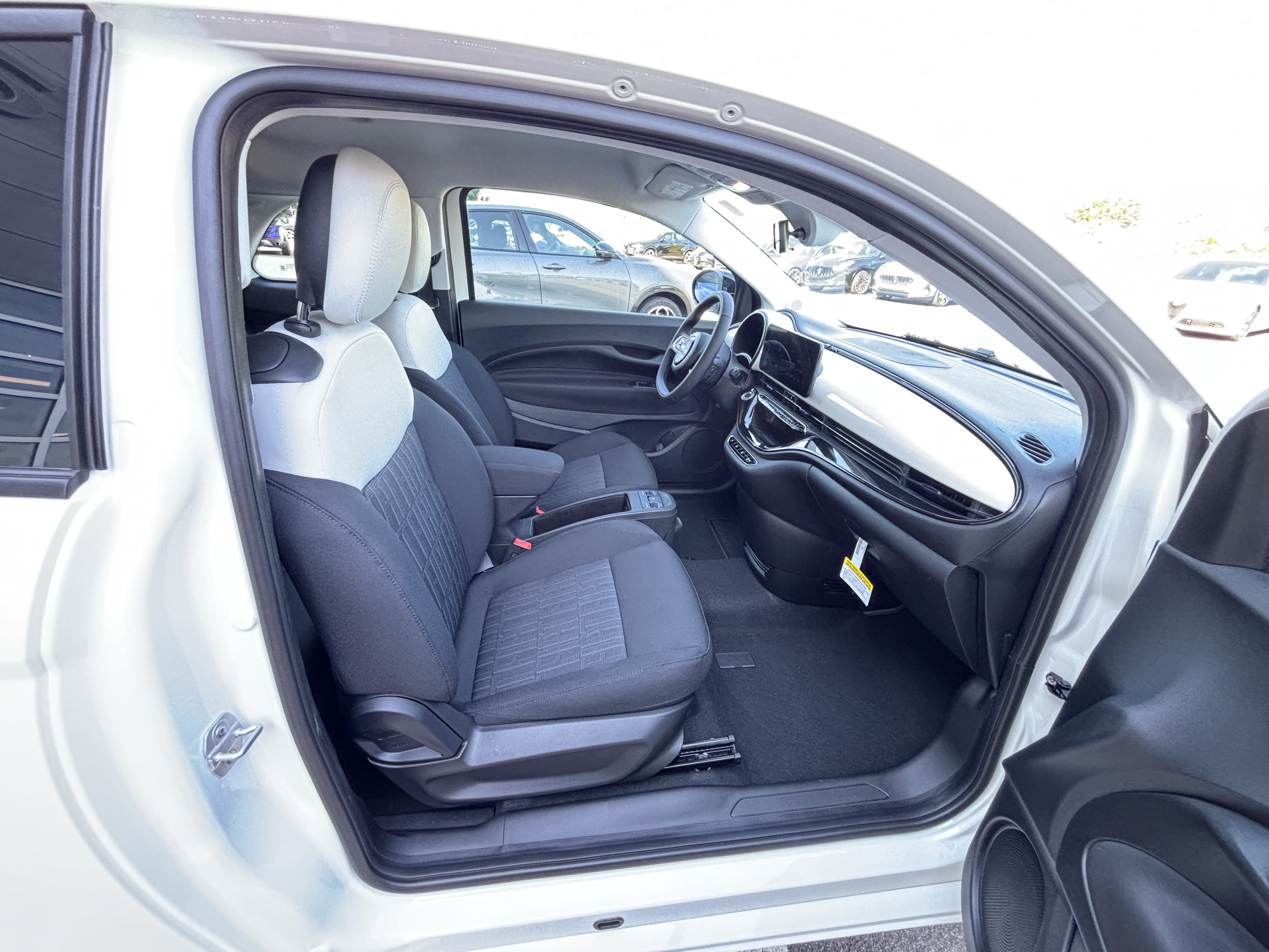 New 2026 FIAT 500 e w/ Comfort Group FWD image 32