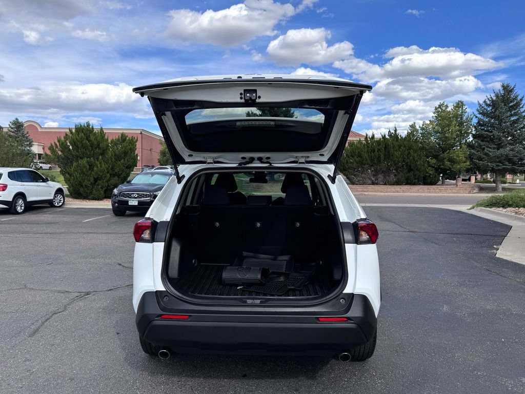 Used 2022 Toyota RAV4 LE AWD/4WD image 11