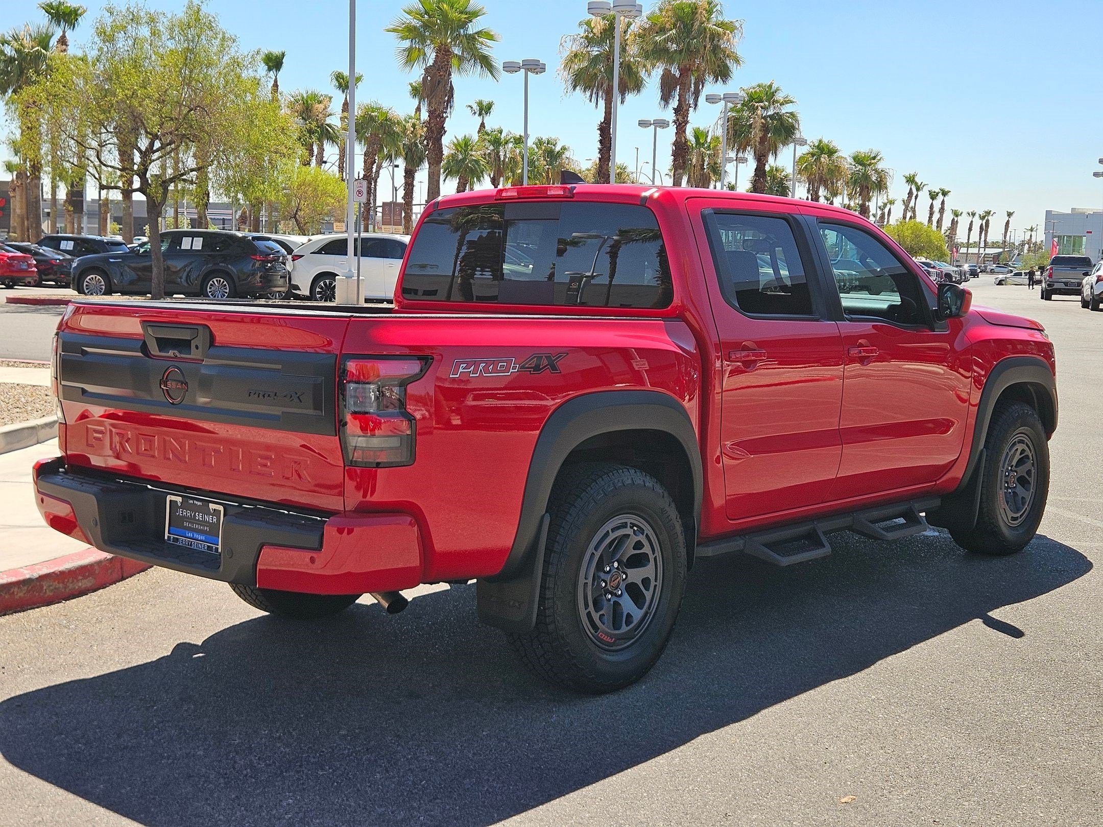 Used 2025 Nissan Frontier PRO-4X AWD/4WD image 5