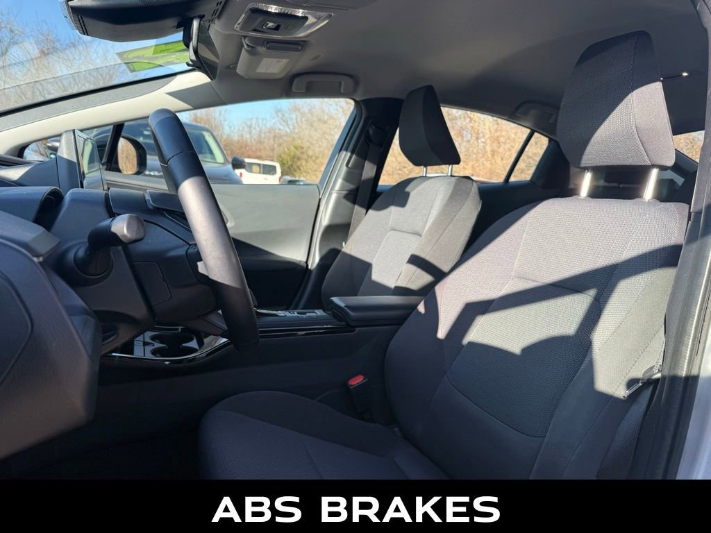 Used 2024 Toyota Prius LE image 9