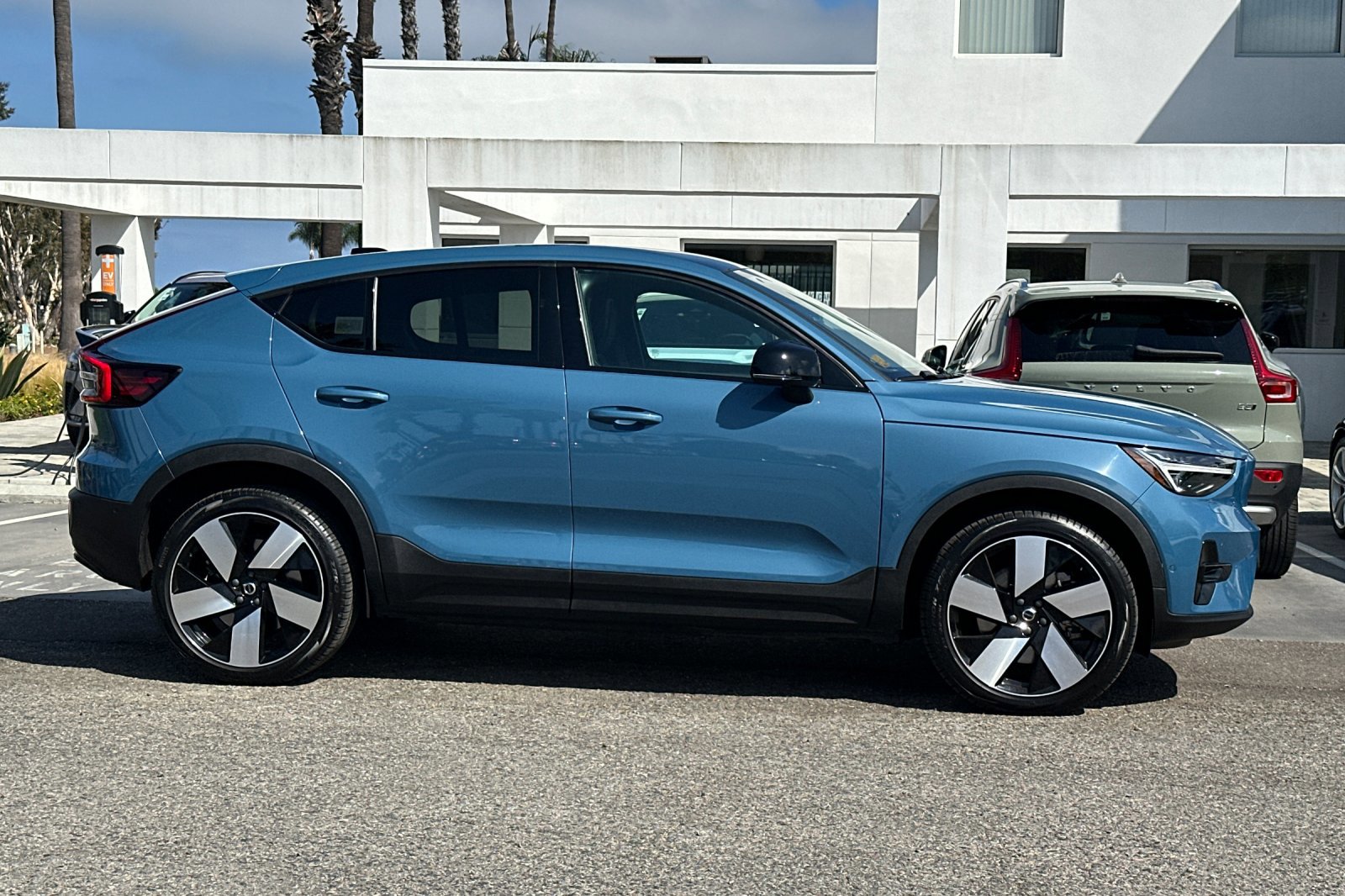Certified 2023 Volvo C40 P8 Recharge Ultimate AWD/4WD image 3