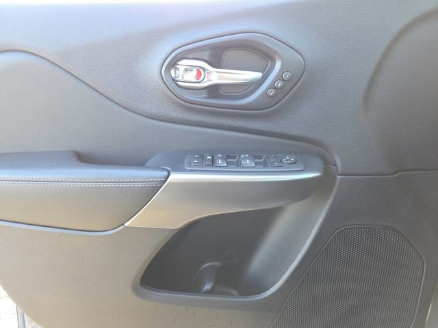 Used 2021 Jeep Cherokee Limited image 32