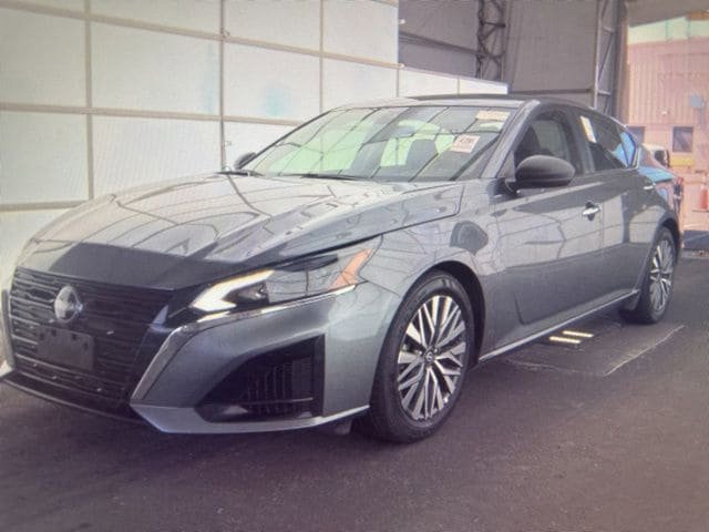 Used 2025 Nissan Altima 2.5 SV FWD image 4