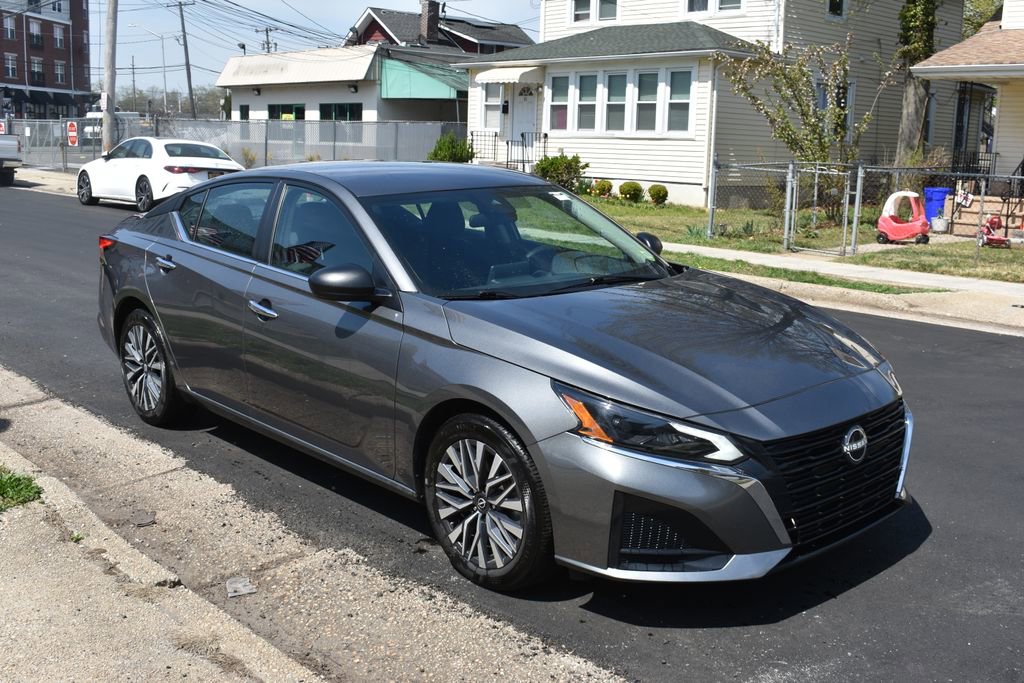 Used 2025 Nissan Altima 2.5 SV image 4