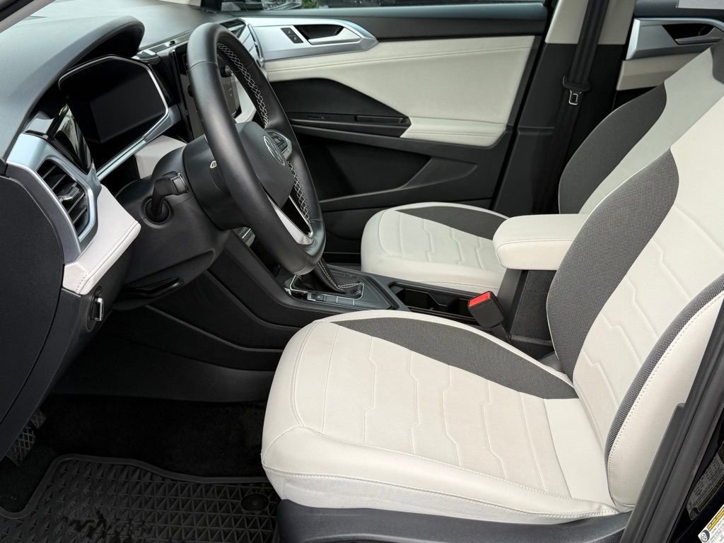 Used 2025 Volkswagen Taos SE image 12