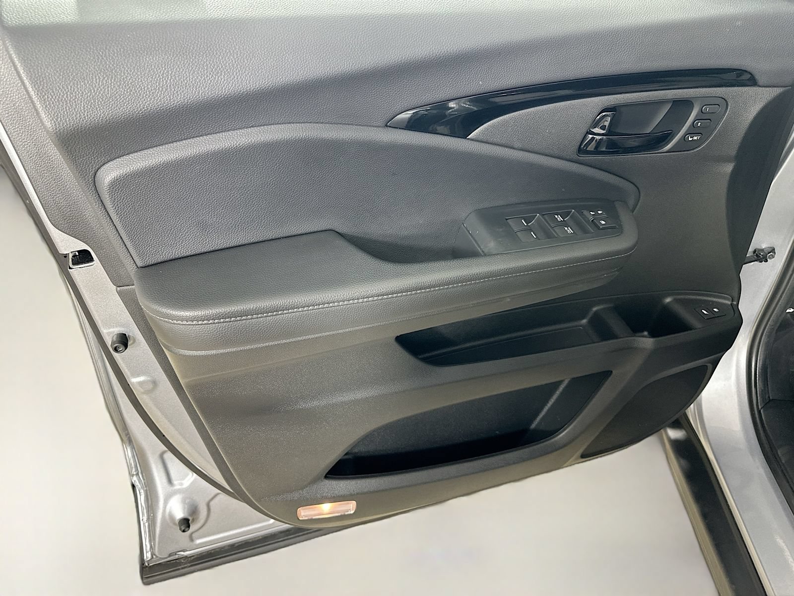 Used 2022 Honda Passport Elite image 16