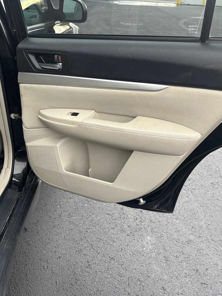 Used 2010 Subaru Outback 2.5i Premium image 9