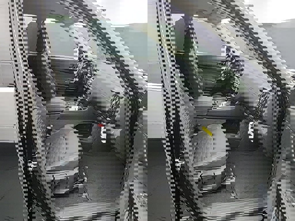 New 2025 Nissan Pathfinder S image 33