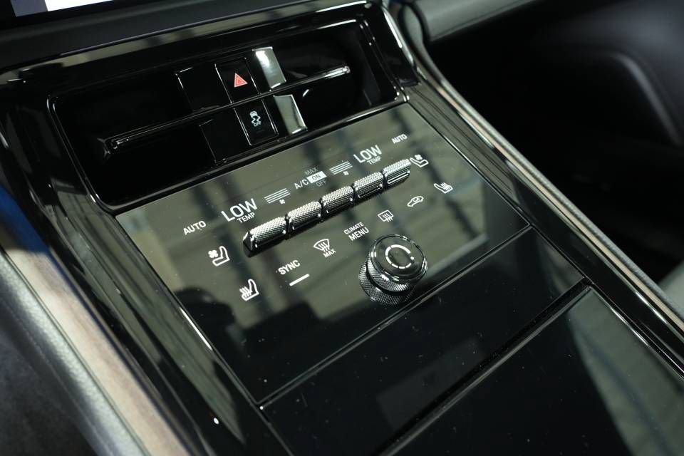 Used 2025 Porsche Panamera 4 AWD/4WD image 23