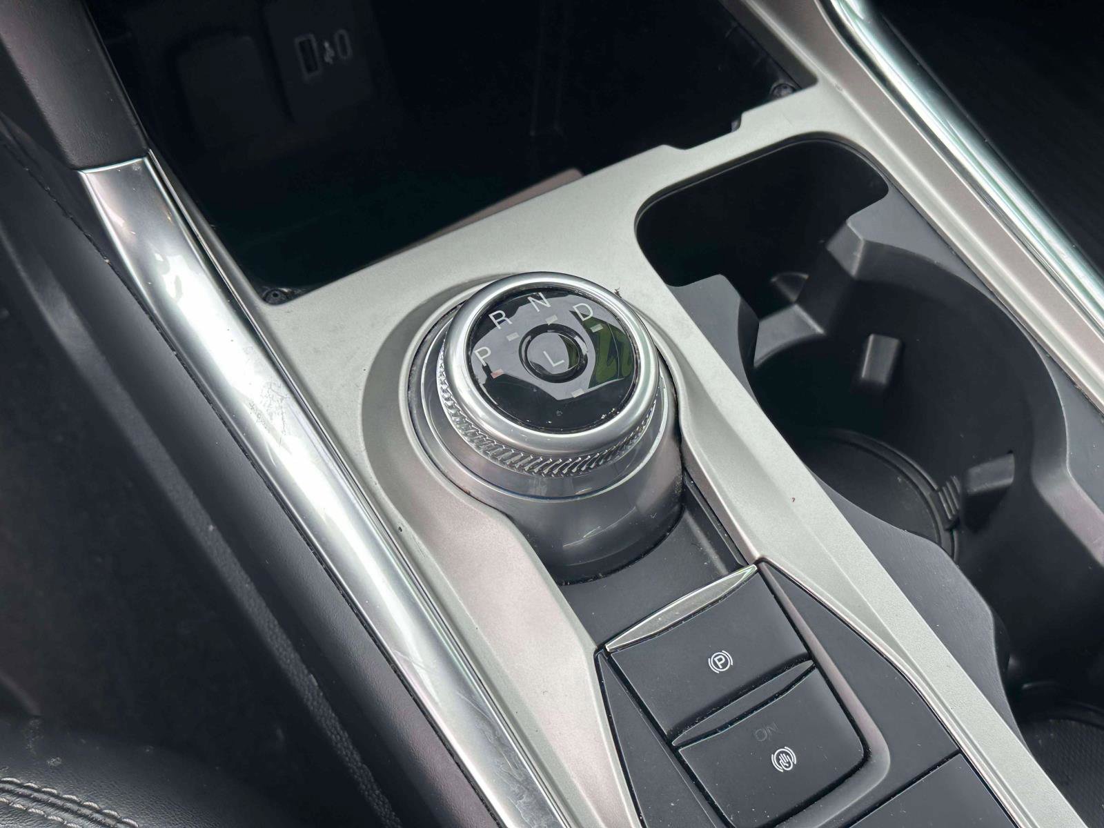 Used 2022 Ford Explorer XLT w/ Equipment Group 202A image 31