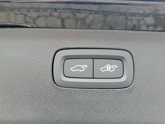 New 2026 Volvo XC90 B6 Plus w/ Protection Package Premier image 32