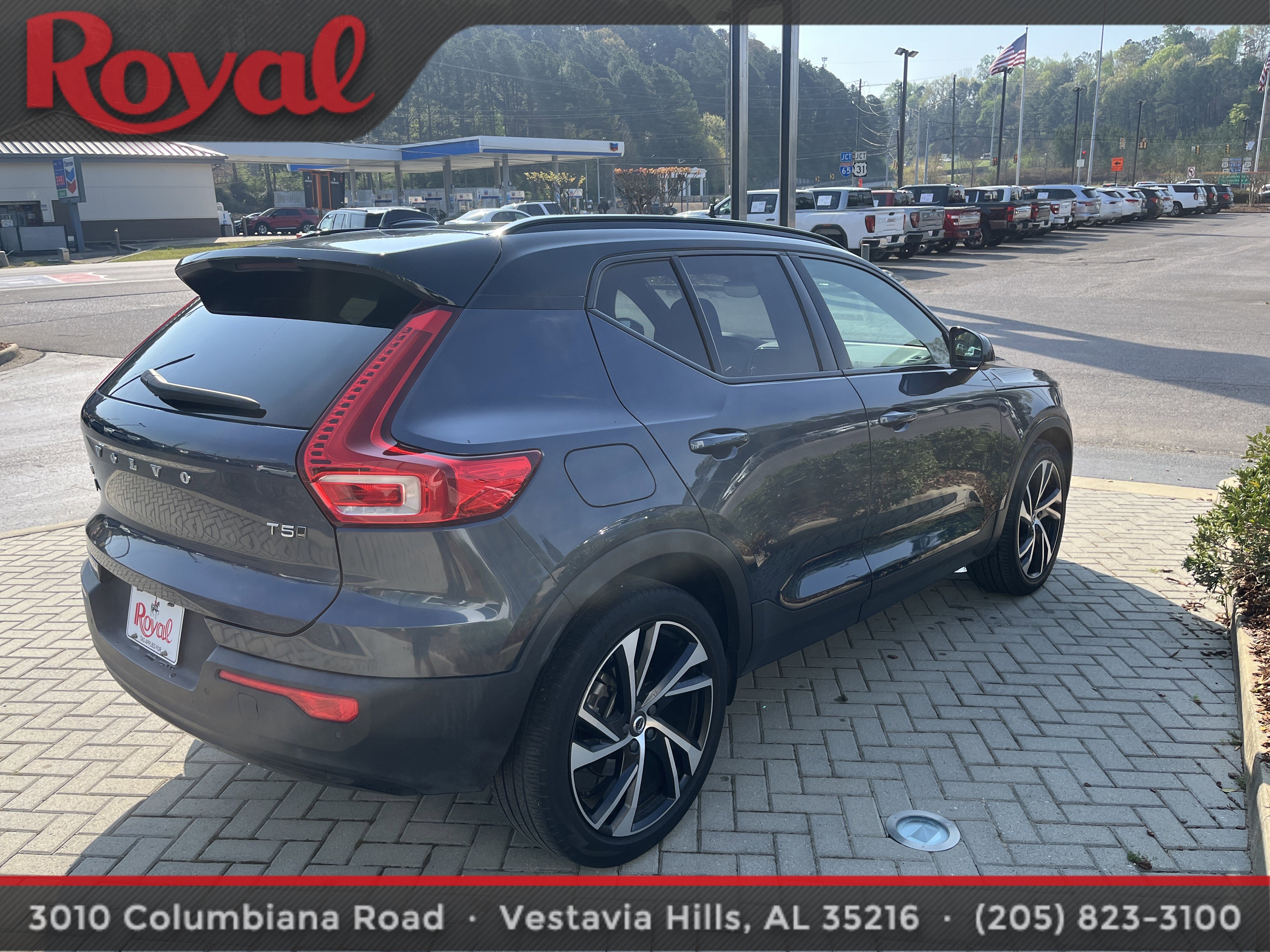 Certified 2022 Volvo XC40 T5 R-Design image 5