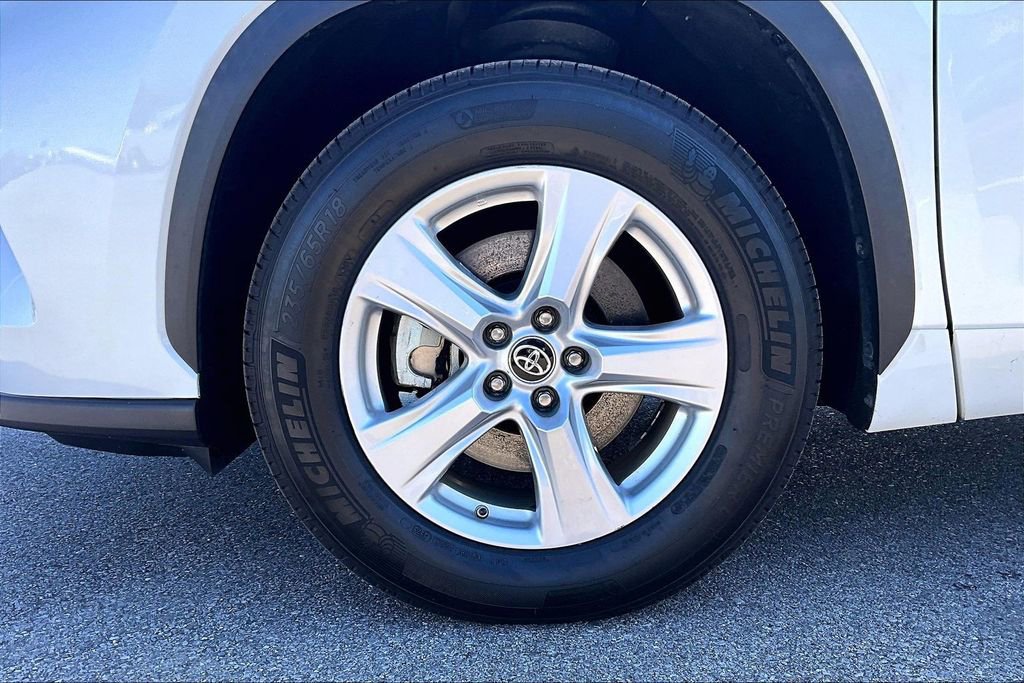 Used 2022 Toyota Highlander LE image 34
