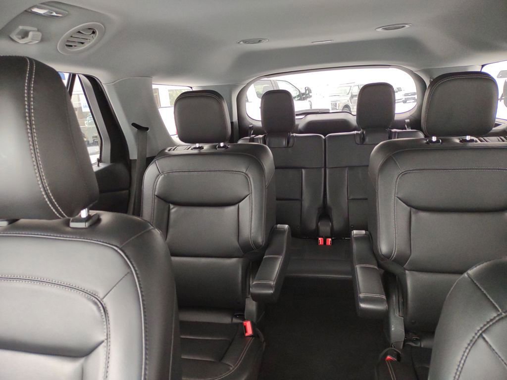 Used 2022 Ford Explorer XLT w/ Equipment Group 202A image 32