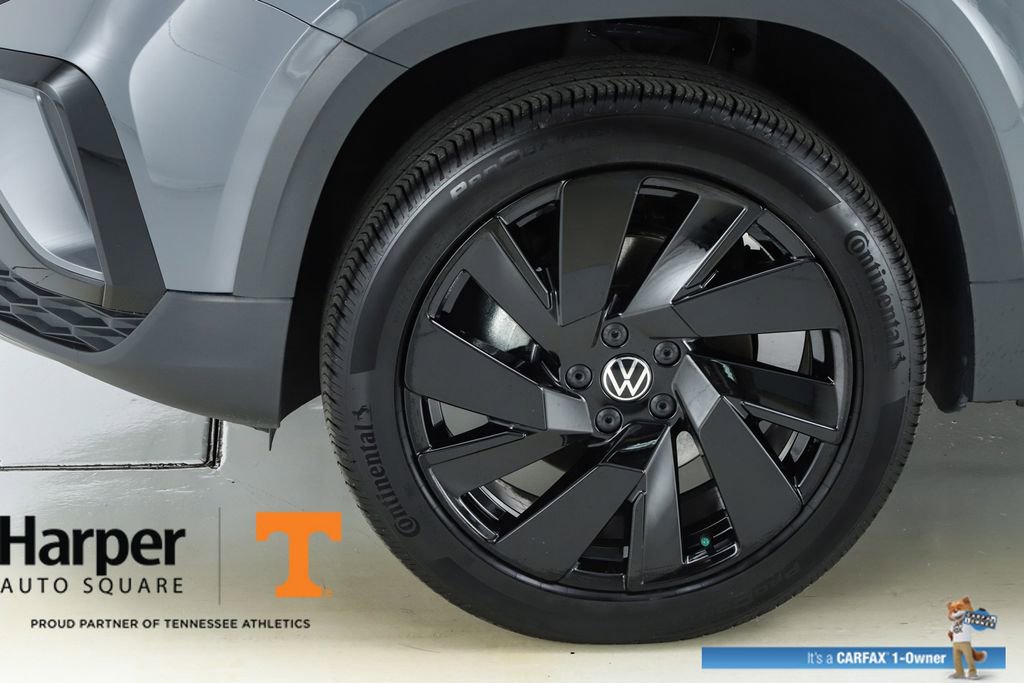 Used 2024 Volkswagen Taos SE w/ Panoramic Sunroof Package image 5