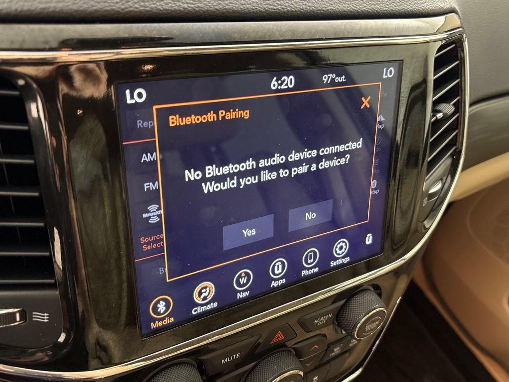 Used 2022 Jeep Grand Cherokee Laredo E RWD image 32