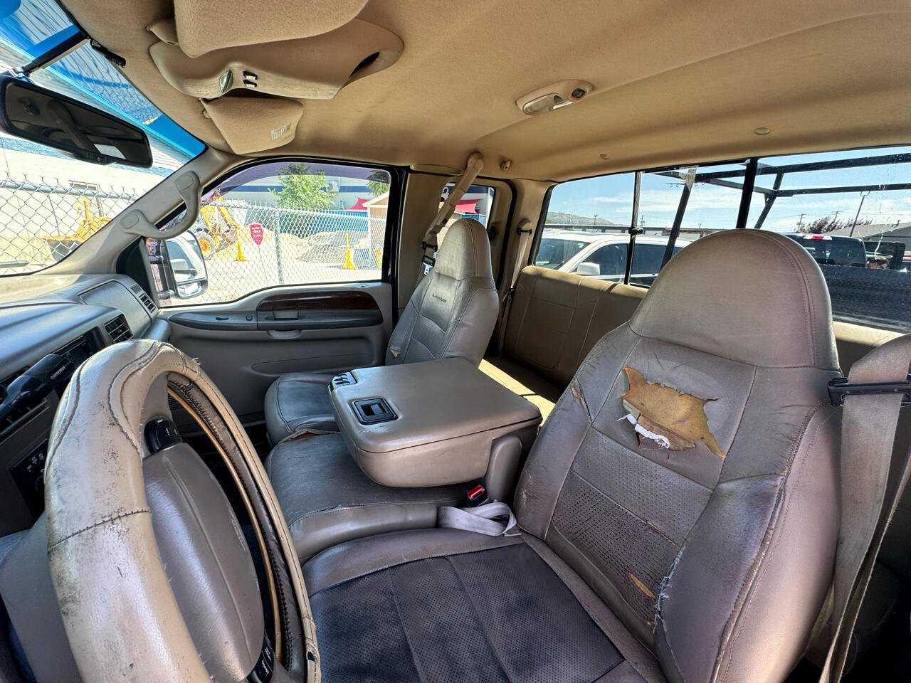 Used 2001 Ford F250 Lariat image 2