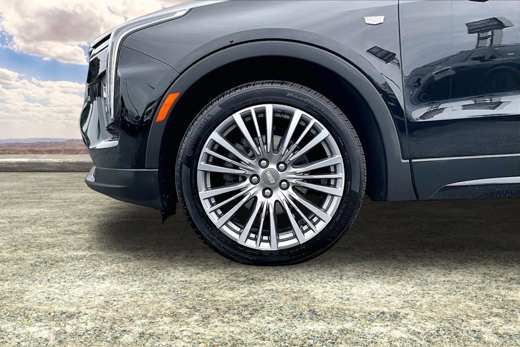 Used 2024 Cadillac XT4 Premium Luxury AWD/4WD image 33