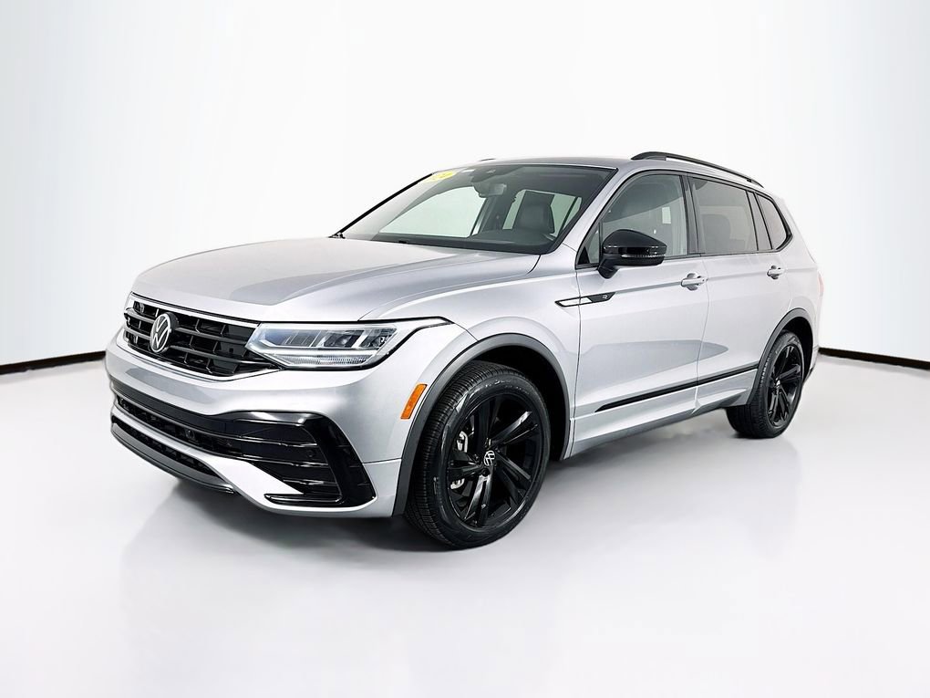Used 2024 Volkswagen Tiguan SE R-Line image 3