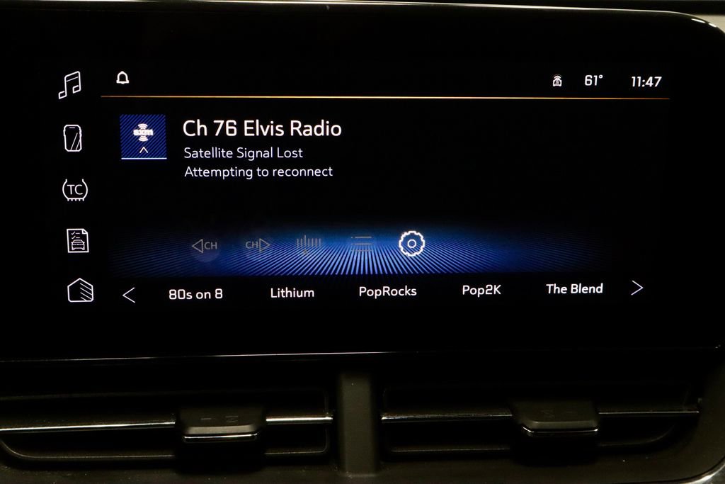 Used 2025 Chevrolet Trax LT w/ LT Convenience Package FWD image 3
