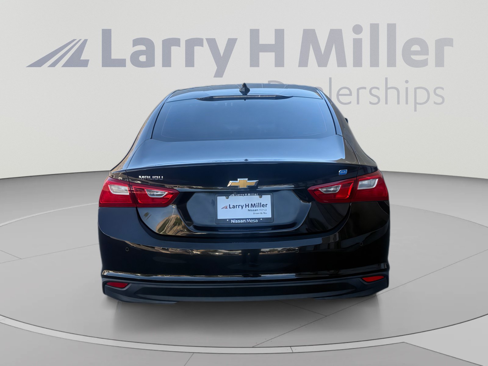 Used 2018 Chevrolet Malibu Hybrid w/ Leather Package FWD image 4
