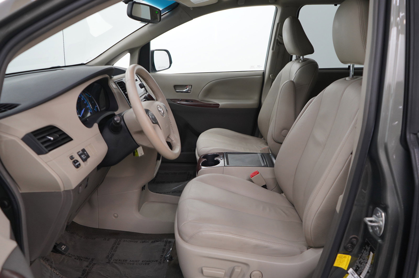 Used 2012 Toyota Sienna XLE image 15