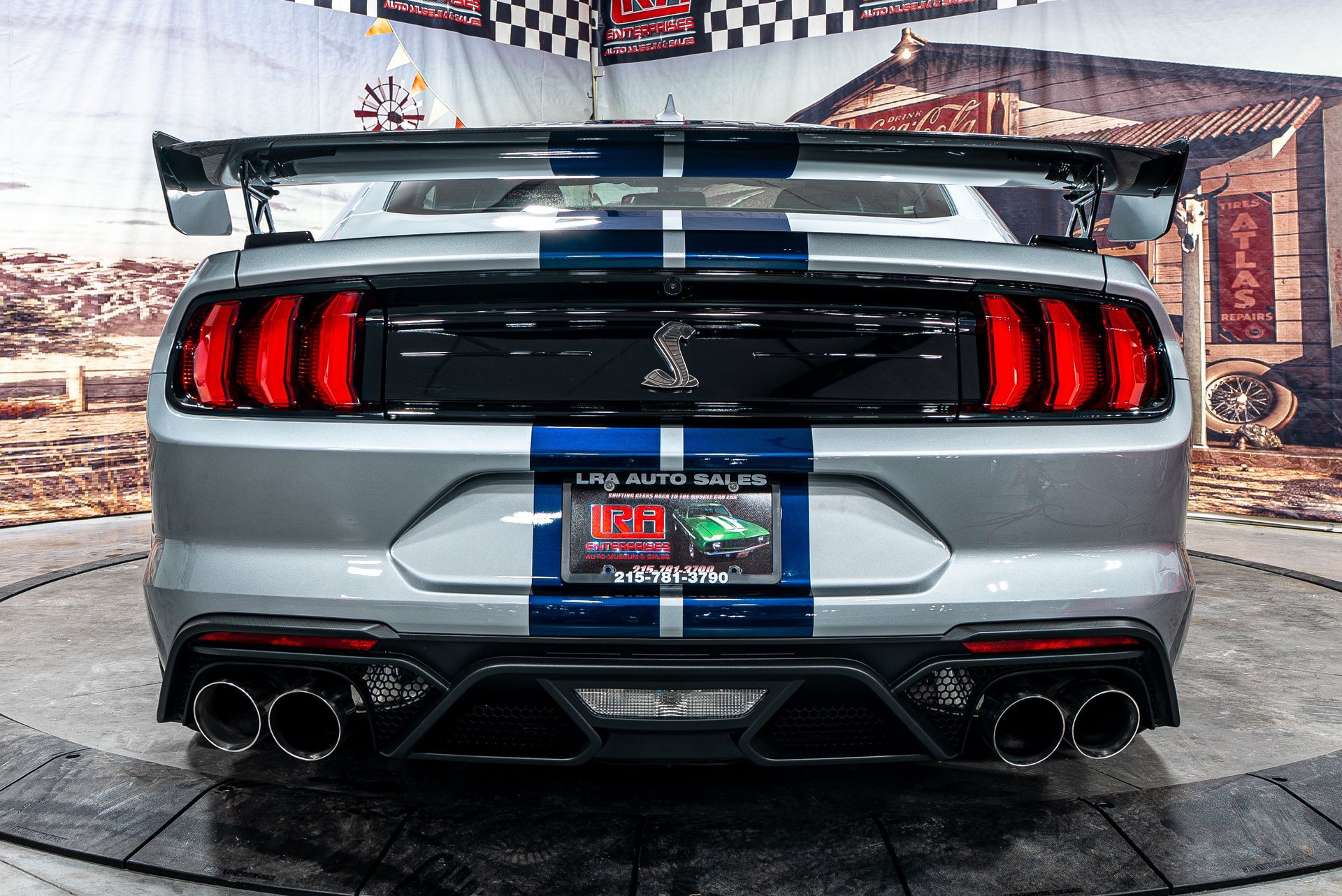 Used 2022 Ford Mustang Shelby GT500 w/ Carbon Fiber Track Pack RWD image 4