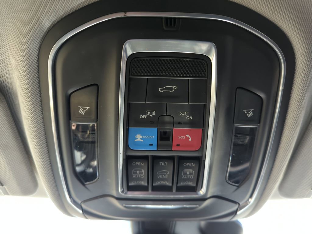 Used 2022 Jeep Grand Cherokee Limited image 29