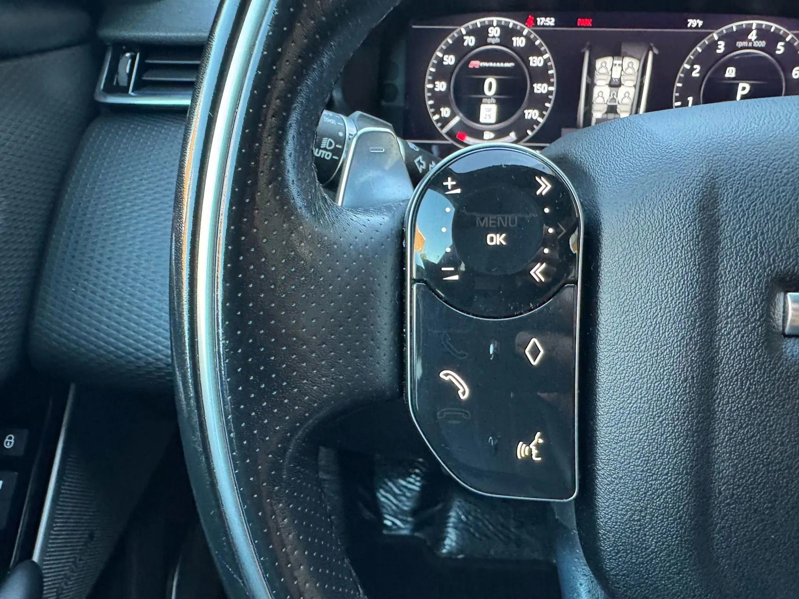 Used 2018 Land Rover Range Rover Velar R-Dynamic SE image 14