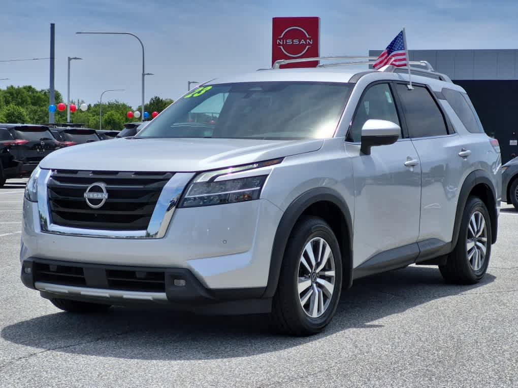 Used 2023 Nissan Pathfinder SL w/ Lighting Package (N92) AWD/4WD image 1