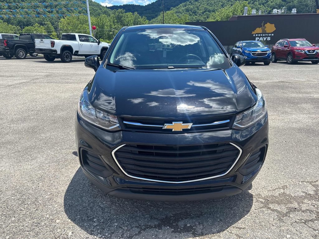 Used 2019 Chevrolet Trax LS w/ Tint and Cruise Package AWD/4WD image 8